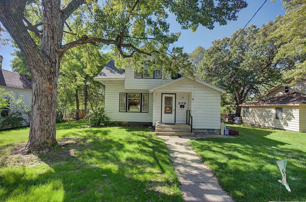 209 4th Avenue S, Sauk Rapids
