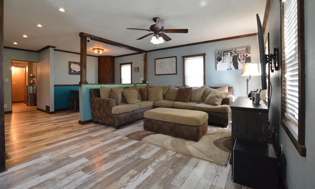 855 Cottage Avenue E, Saint Paul