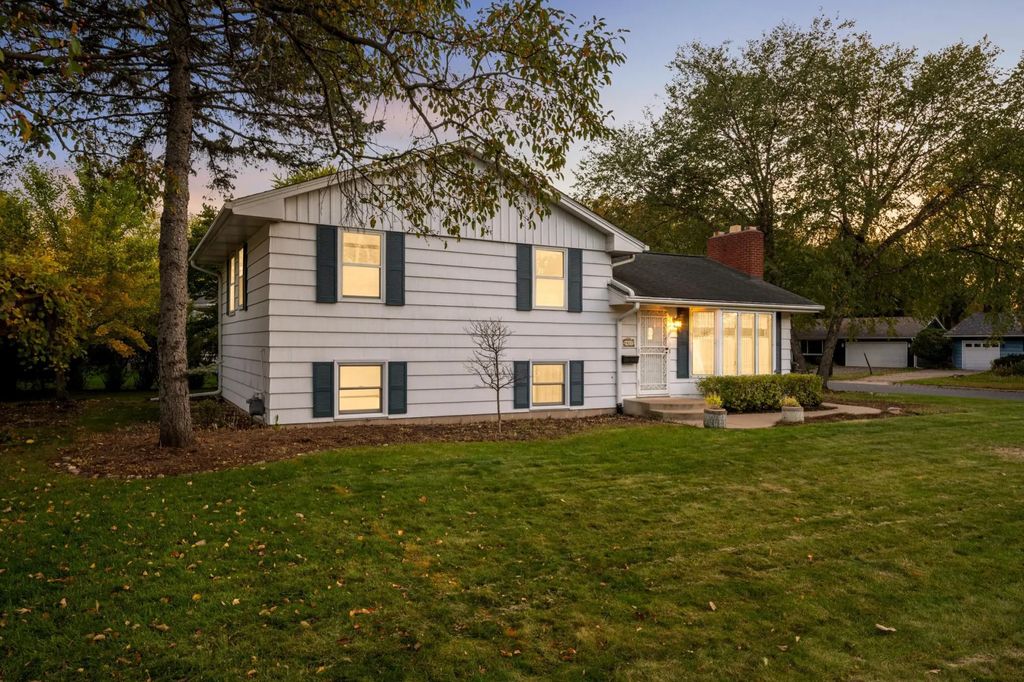 4617 W 90th Street, Bloomington