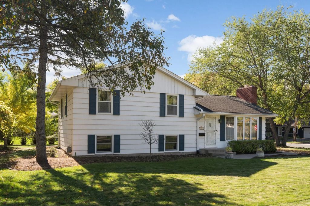 4617 W 90th Street, Bloomington