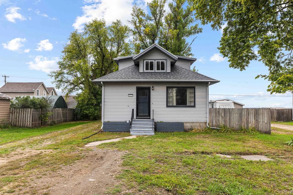 840 Elm Street, Kindred