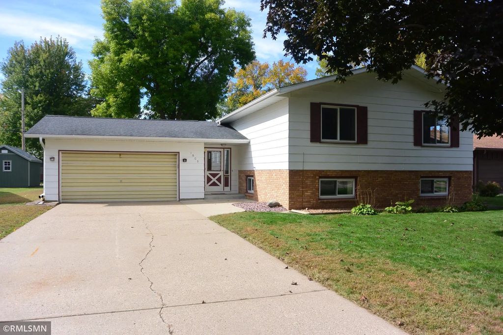 1803 Judd Avenue N, Glencoe