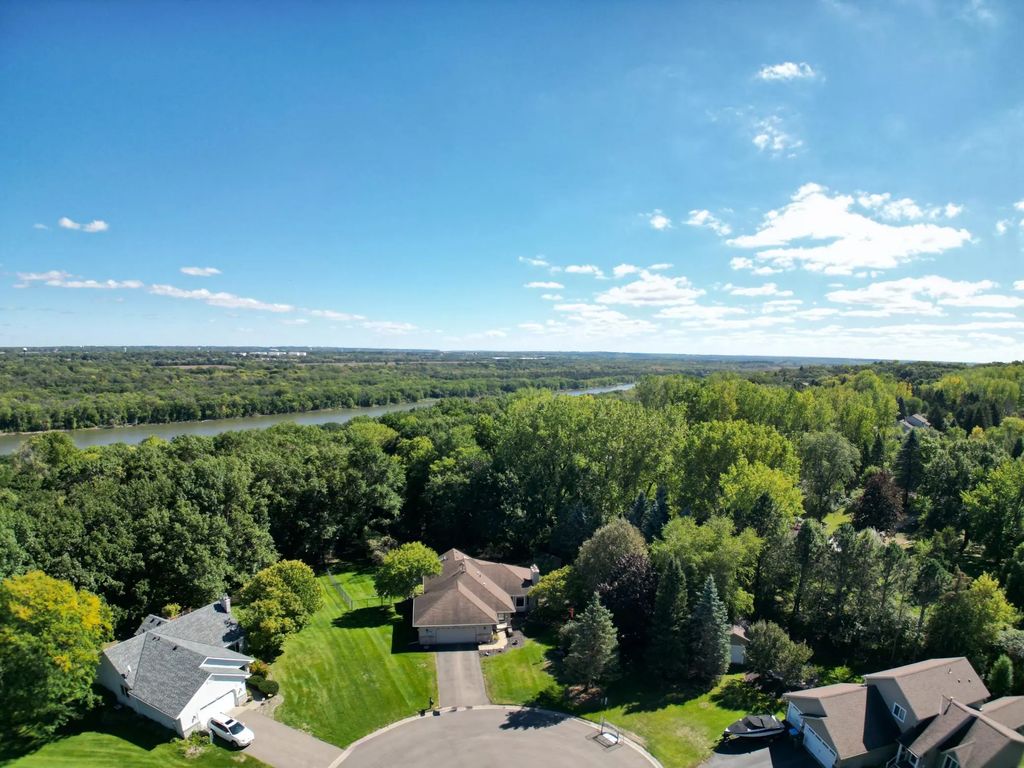8023 Delano Court, Inver Grove Heights