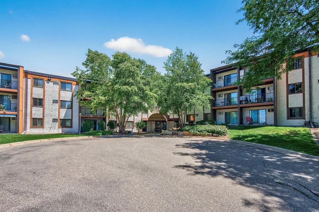 401 E Burnsville Parkway 124, Burnsville