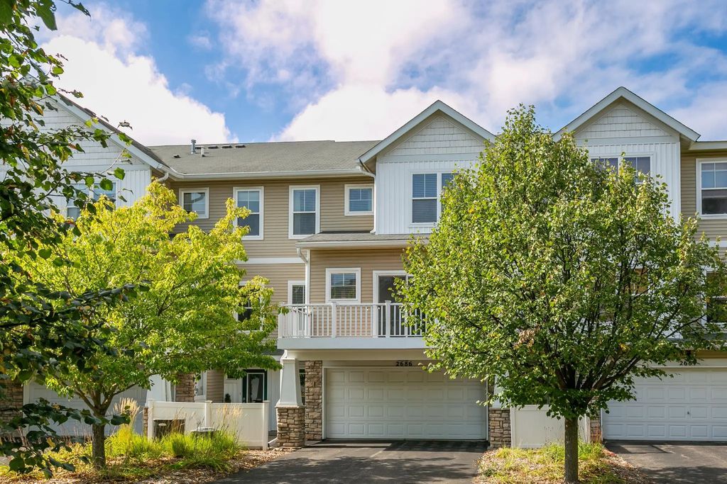 2686 New Century Place E, Maplewood
