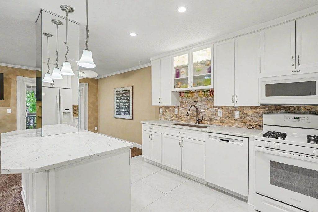 14054 Heywood Path, Apple Valley