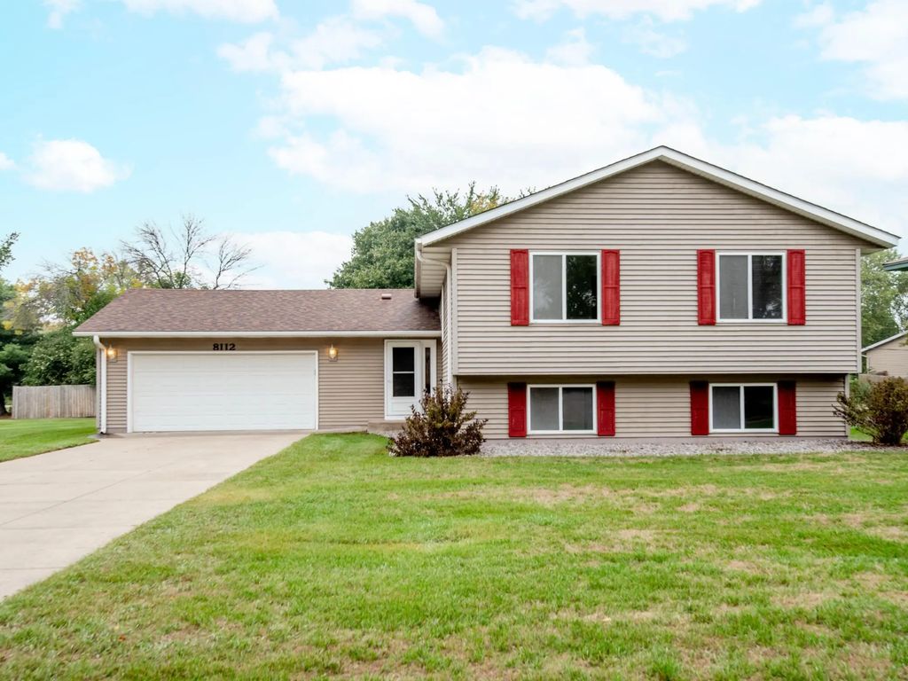 8112 Lad Parkway, Brooklyn Park