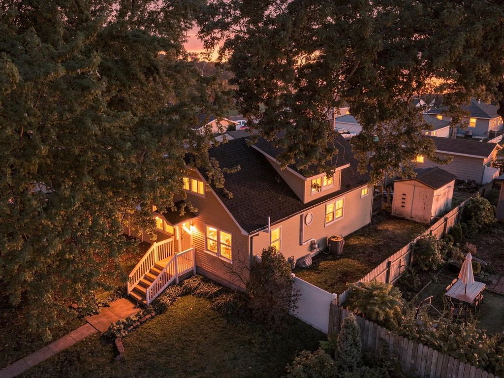 3411 Lee Avenue N, Crystal