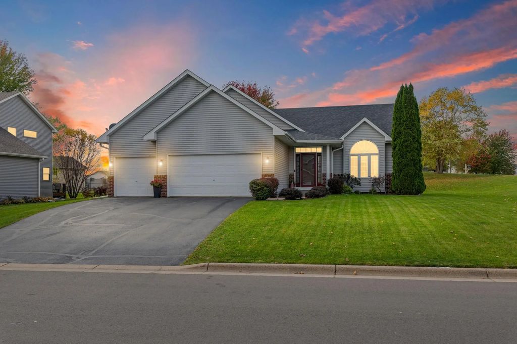 1103 Singing Hills Drive Se, Lonsdale