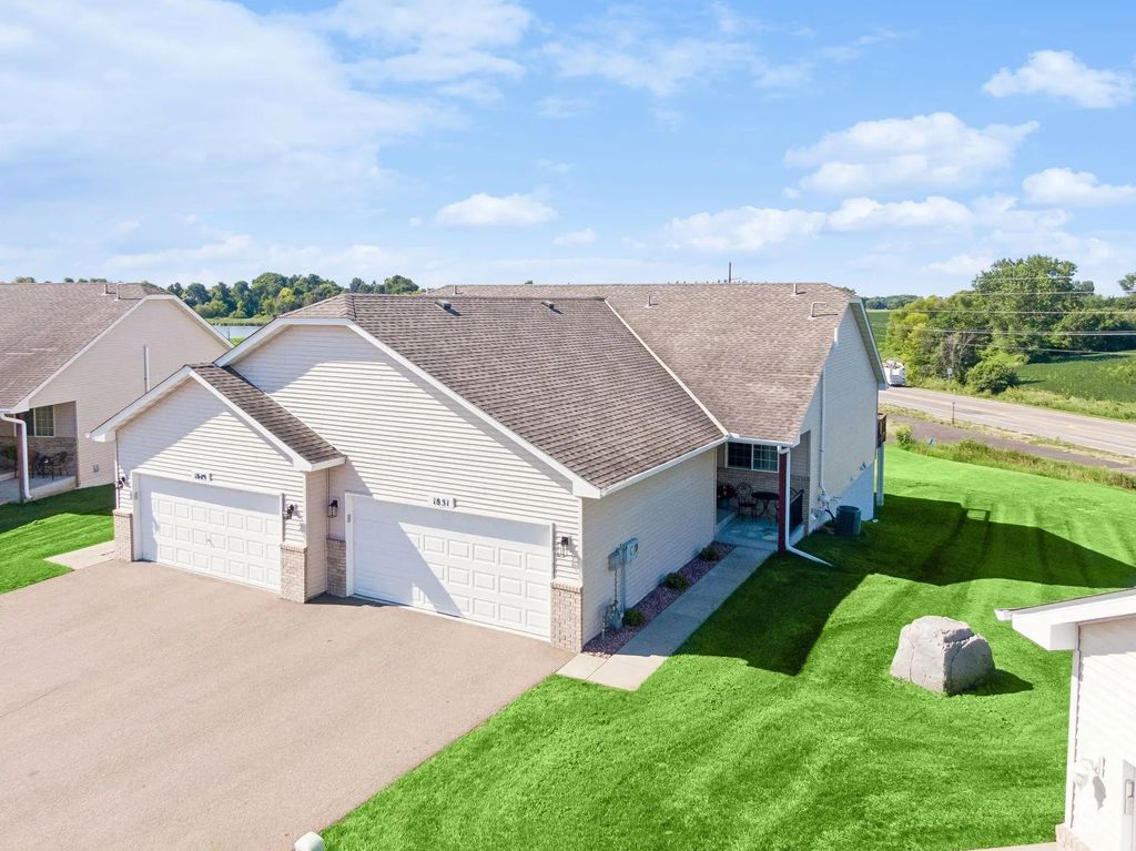 1851 Lakeridge Way, Waconia