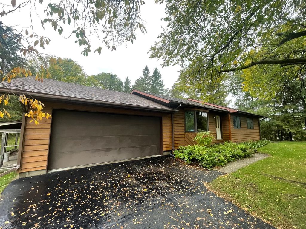 352 Sunset Avenue Nw, Wilton