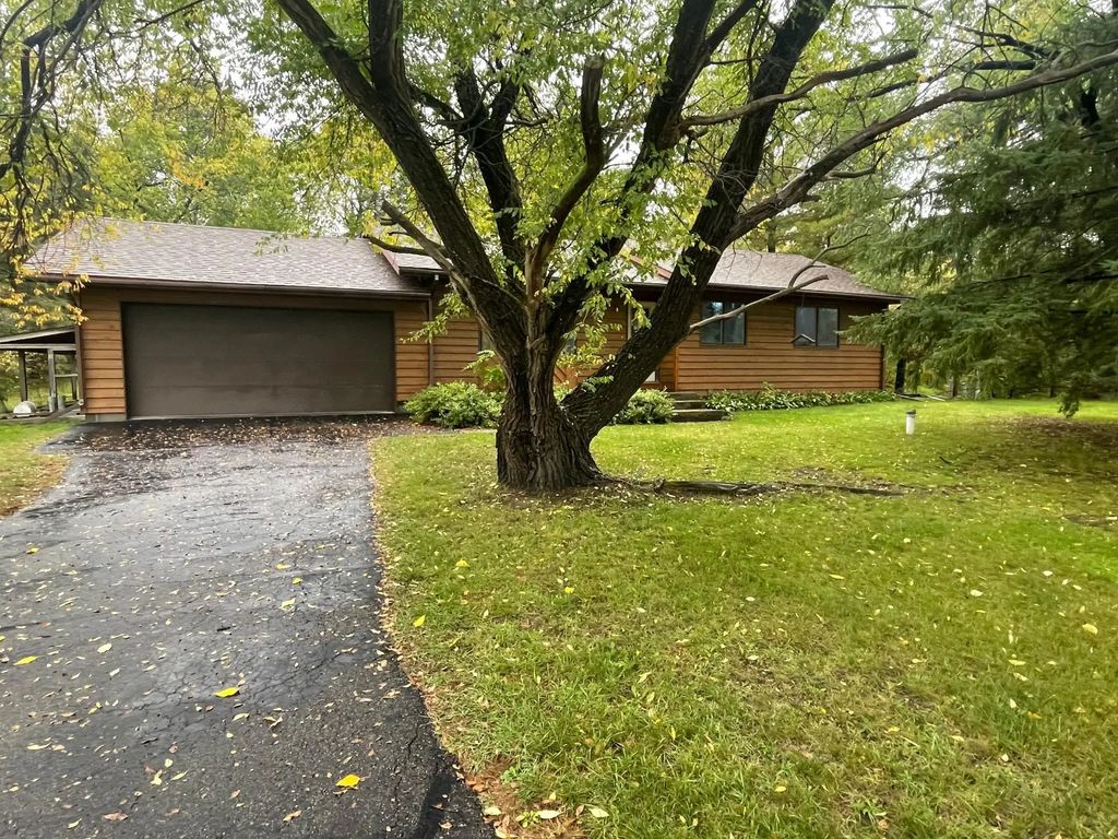 352 Sunset Avenue Nw, Wilton