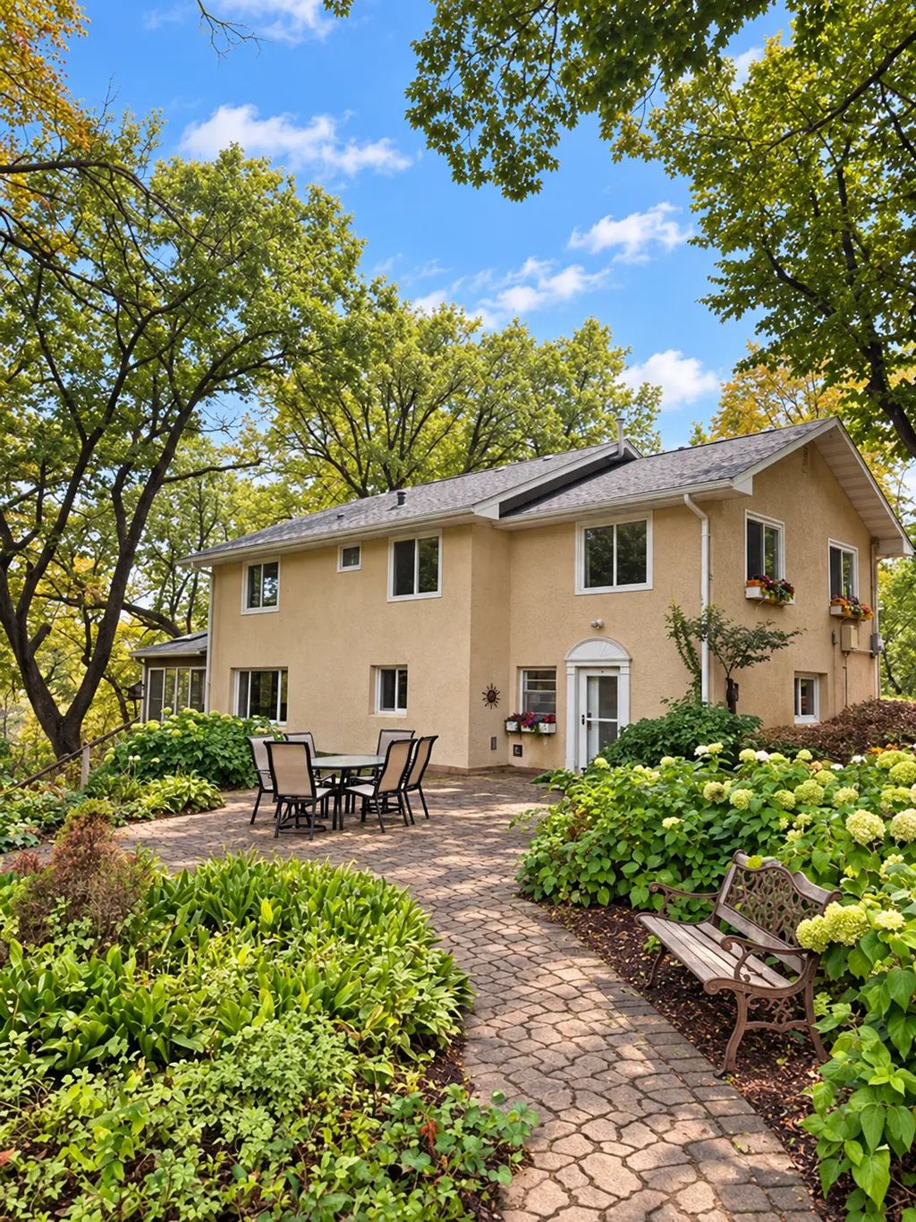 9551 Riverview Road, Eden Prairie