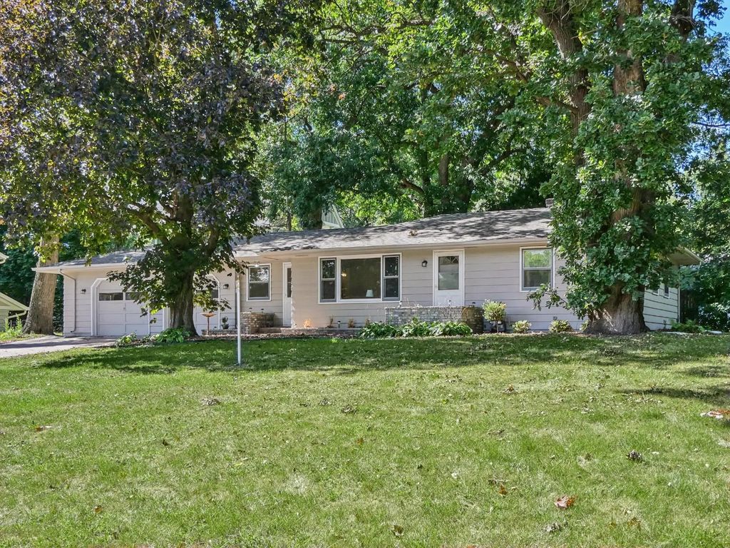 1225 Dunkirk Lane N, Plymouth