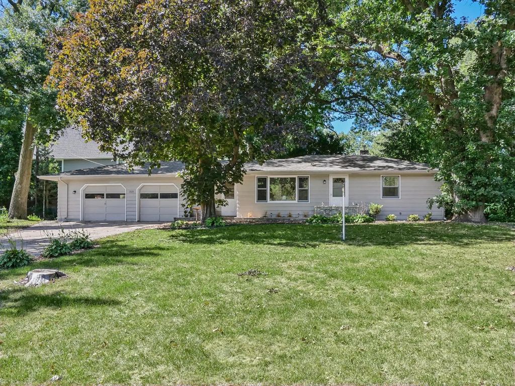 1225 Dunkirk Lane N, Plymouth
