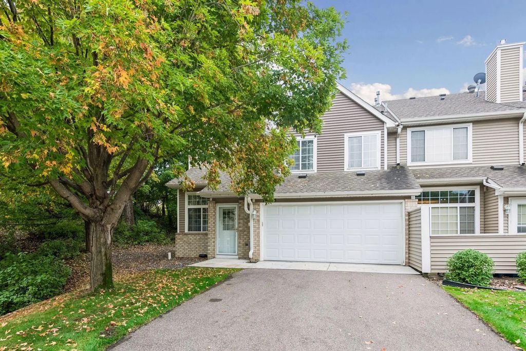 18185 Warbler Lane, Eden Prairie