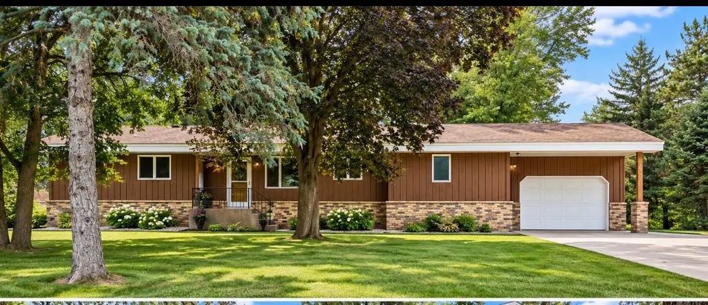 8940 Xylite Street Ne, Blaine