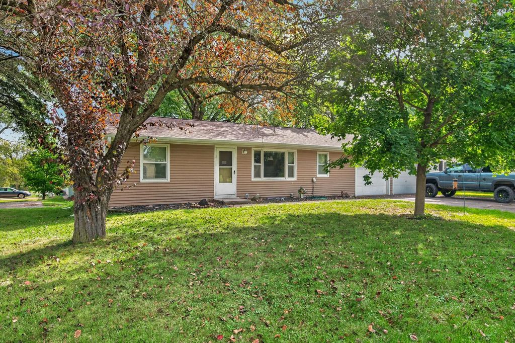 406 N Division Street, Roberts