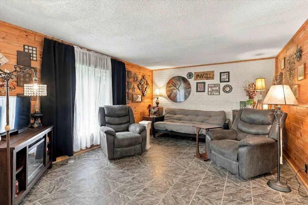 2105 300th Avenue, Mora