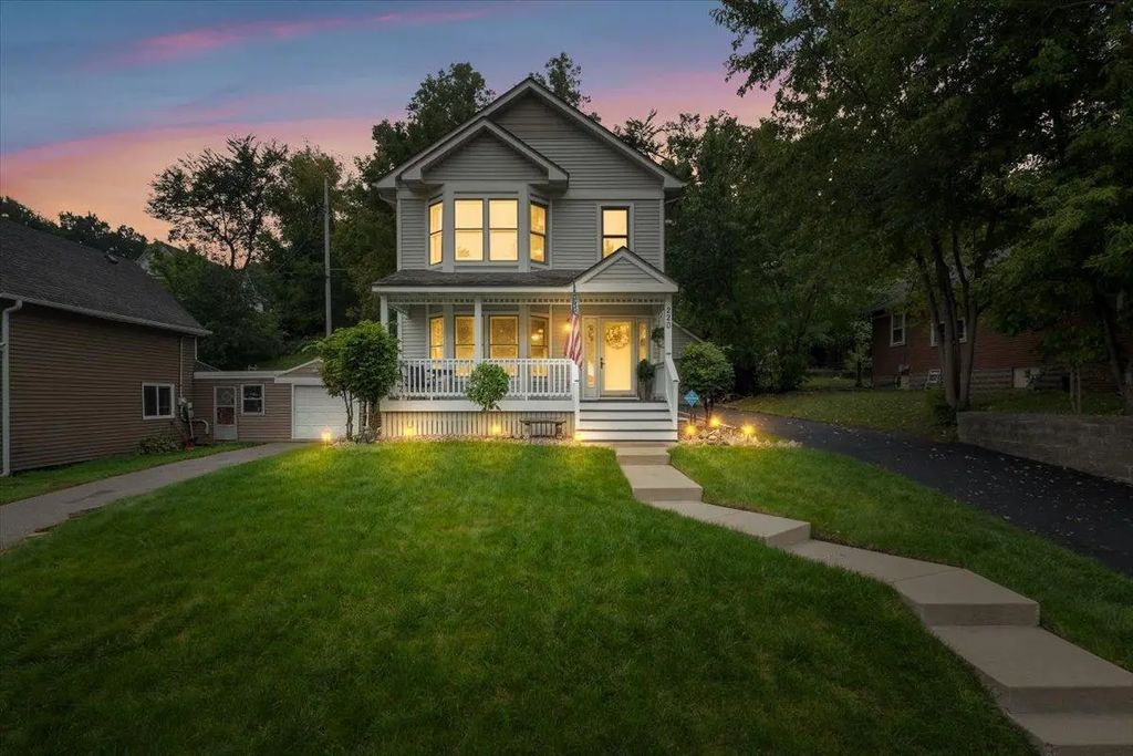 220 Baker Street E, Saint Paul