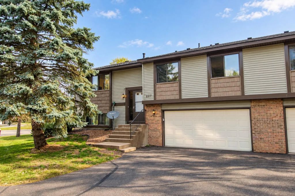 2817 Wimbledon Ridge, Woodbury