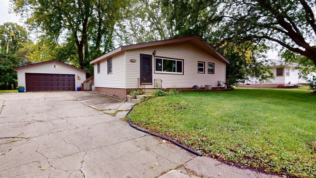 1314 Fairlane Terrace, Albert Lea