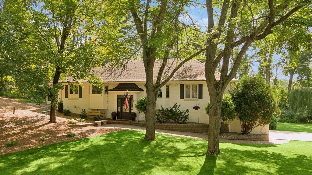 2312 Sheridan Hills Road, Wayzata