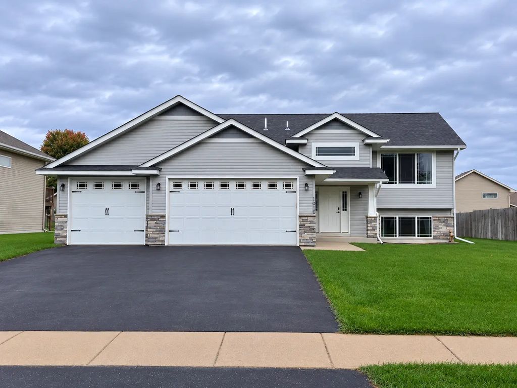 1010 Marion Street Se, Isanti