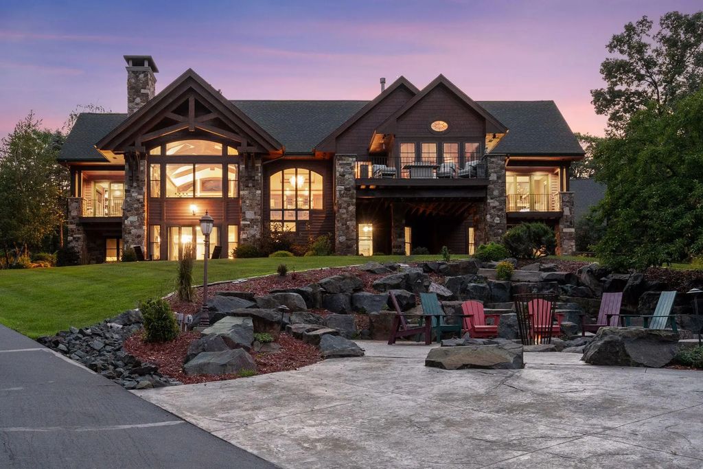 2534 Stagecoach Trail S, Afton