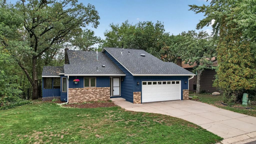 4867 Richard Lane, Eagan