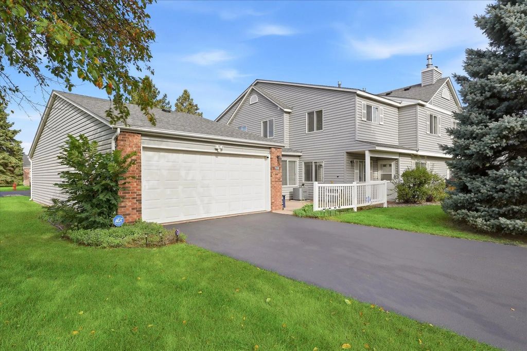 7698 157th Street W, Apple Valley