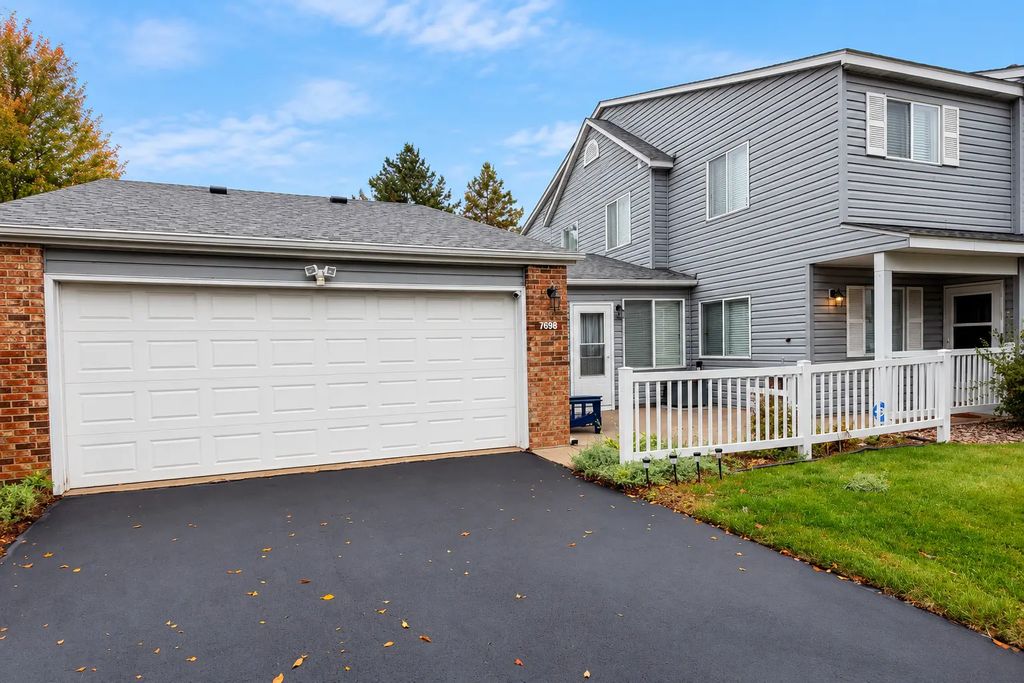 7698 157th Street W, Apple Valley