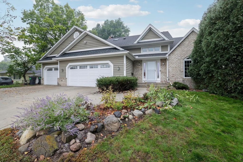 3508 Silver Lake Road Ne, St Anthony