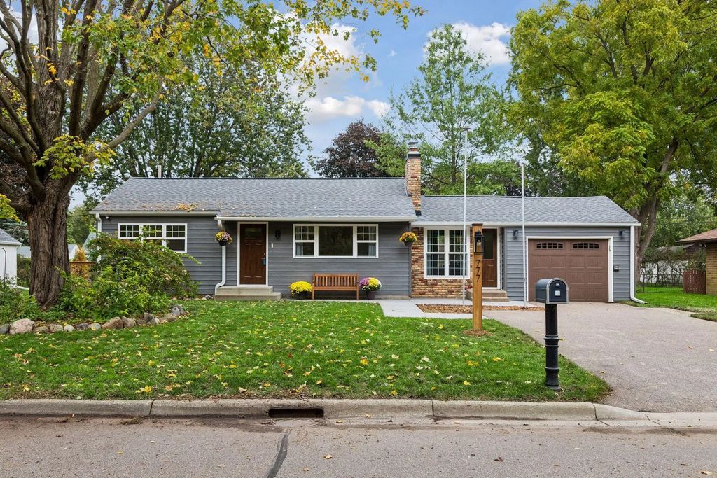 777 Cope Avenue W, Roseville