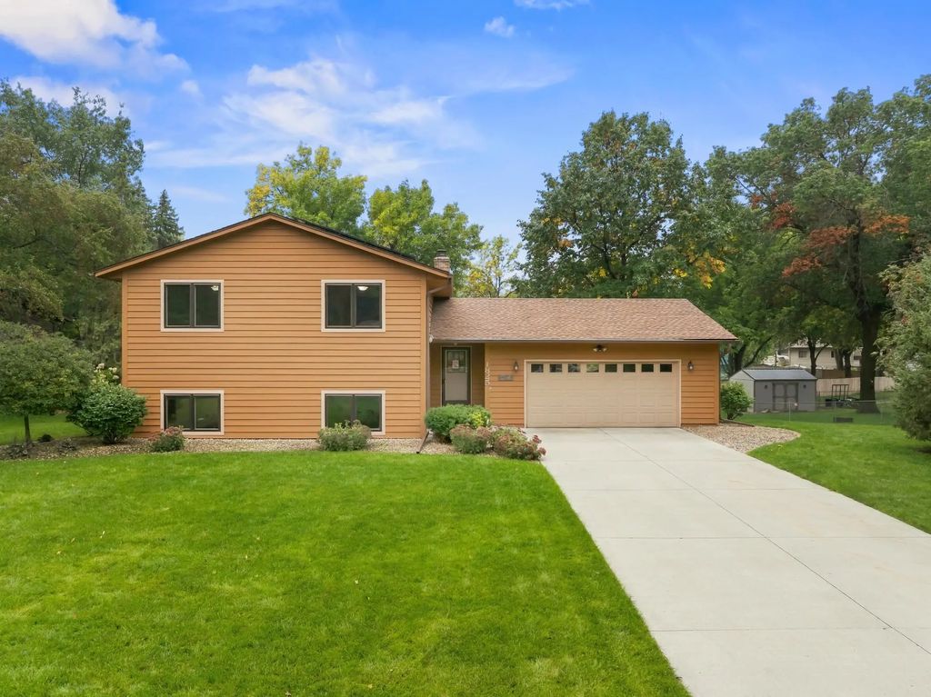 1825 Truman Court, Northfield