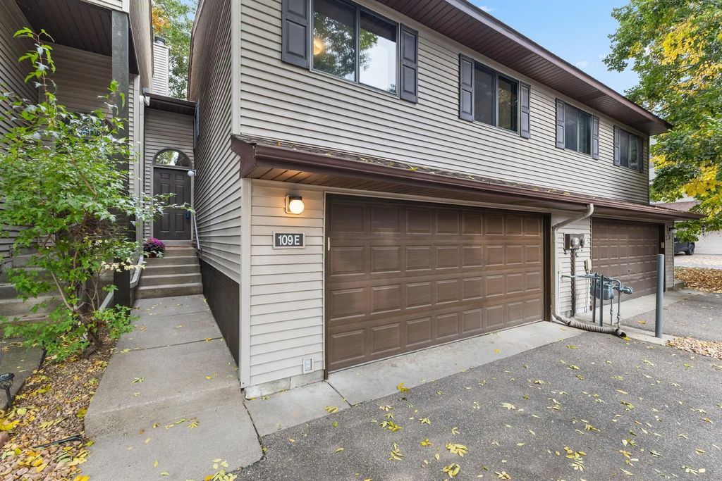 109 South Drive E, Circle Pines