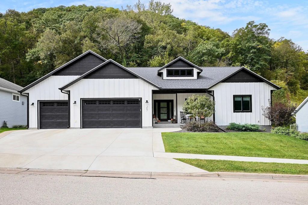 357 Valley Oaks Drive, Winona