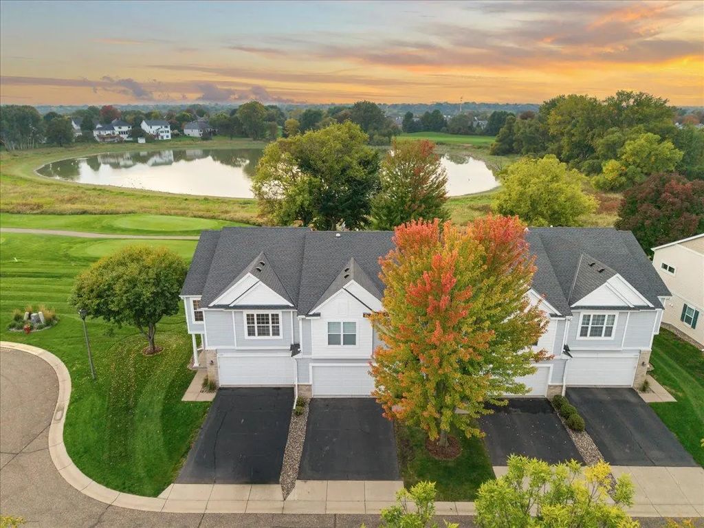 2226 Saint Johns Circle, Woodbury