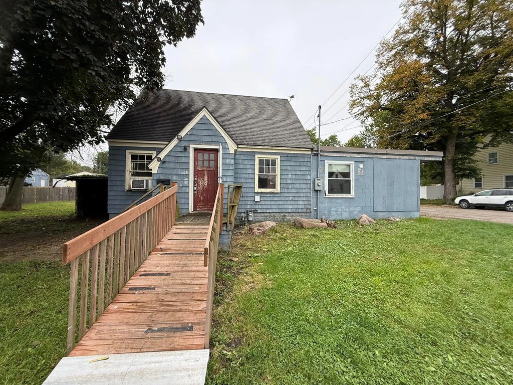 1302 Saint Joseph Avenue, Albert Lea