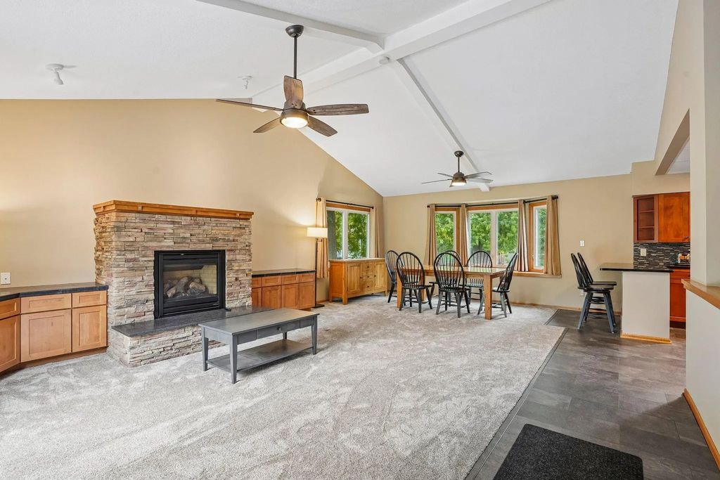 593 Century Avenue N, Maplewood