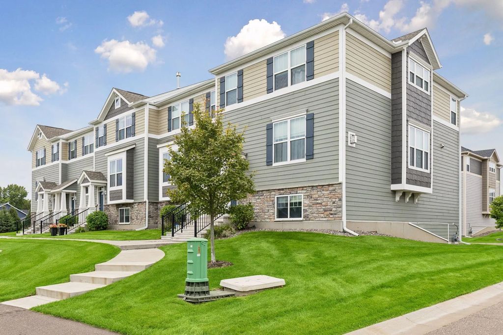 6957 W Locke Pointe Drive Ne, Fridley