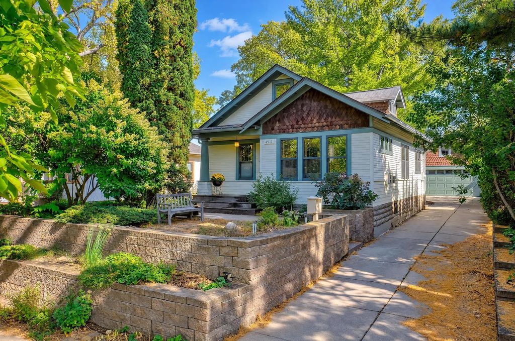 4911 41st Avenue S, Minneapolis