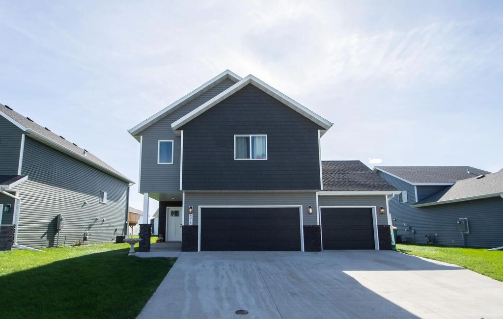 6216 86th Avenue S, Horace