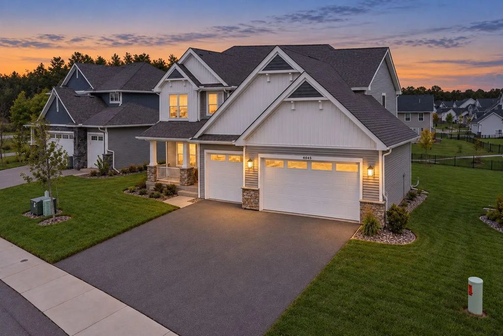 4043 Heath Lane N, Oakdale