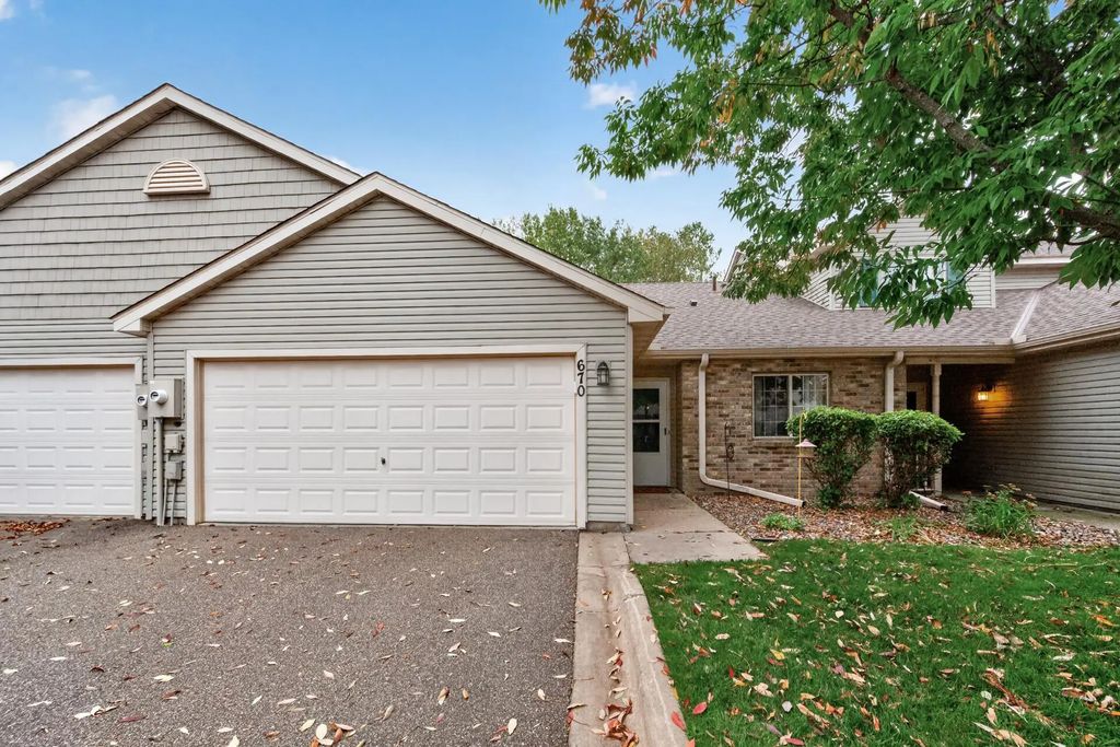 670 Monn Avenue, Vadnais Heights