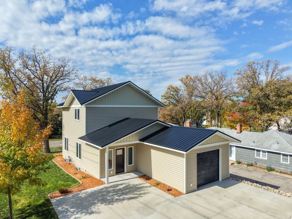 1145 Roosevelt Avenue, Detroit Lakes