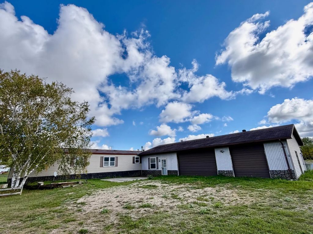 26268 State Highway 11, Badger