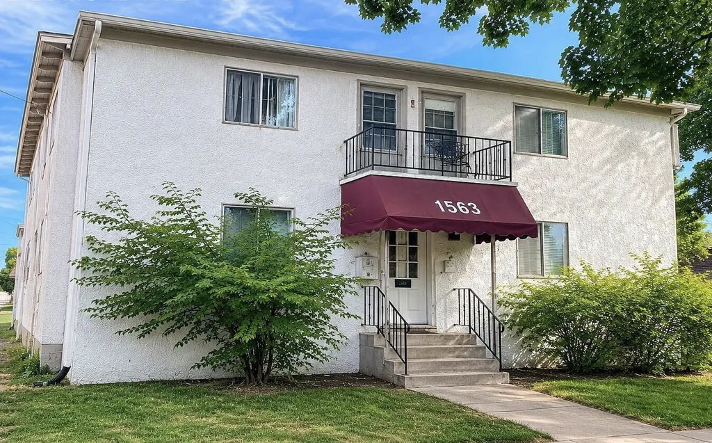 1563 Charles Avenue, Saint Paul