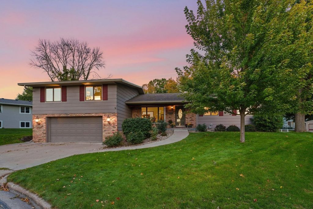 227 Ridgewood Court, Waconia