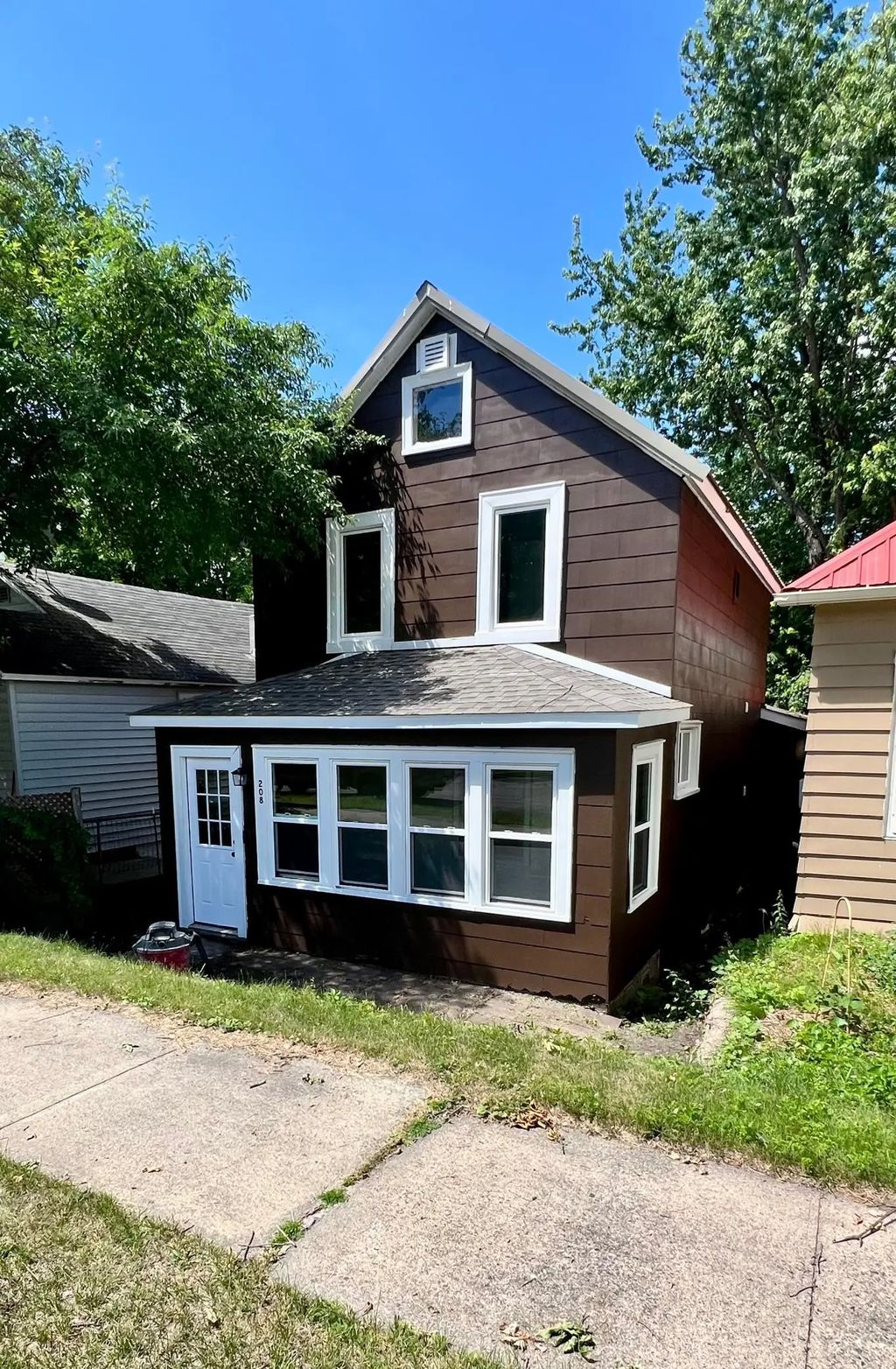 208 6th Avenue, Bovey